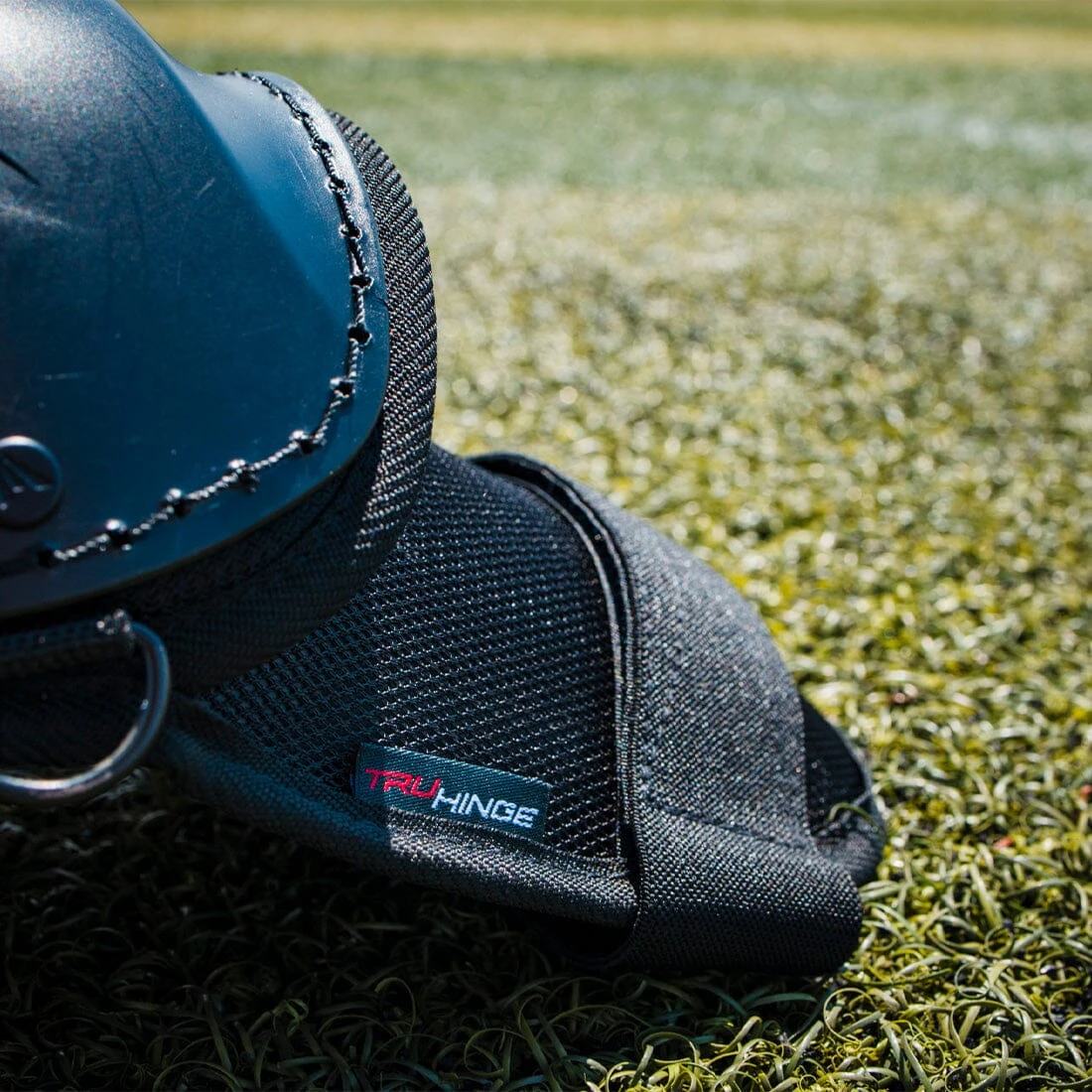 Easton Hellcat Slowpitch Fielding Leg Guards: EHCATL 8 Easton Hellcat Slowpitch Fielding Leg Guards: EHCATL - Image 6